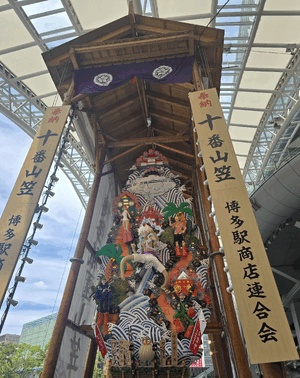 何も知らずに